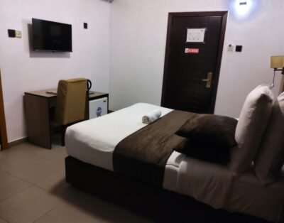 Crownedge Hotel Ikeja – Standard